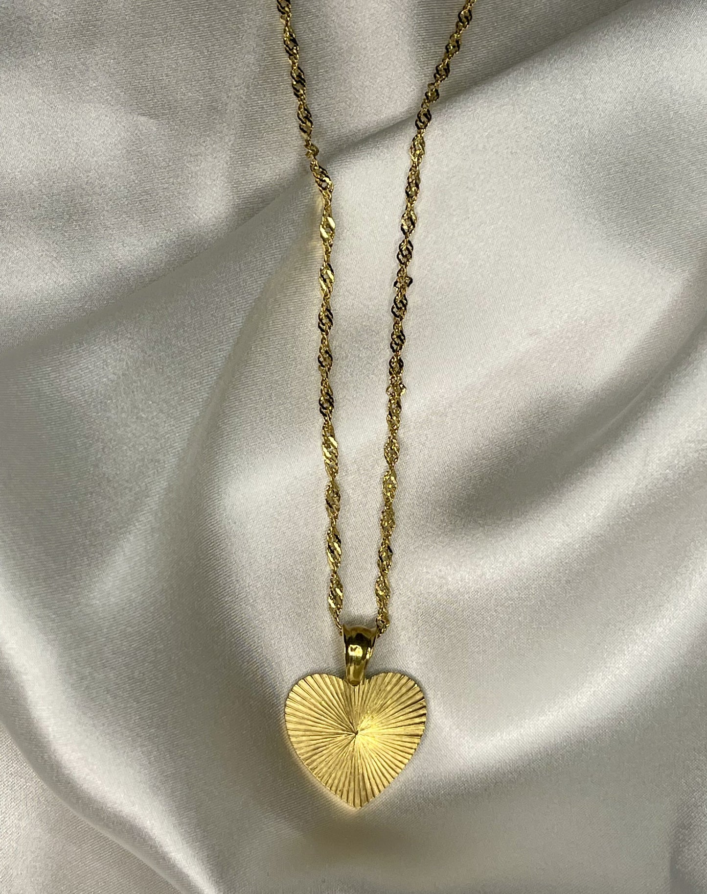 Luz Heart Necklace